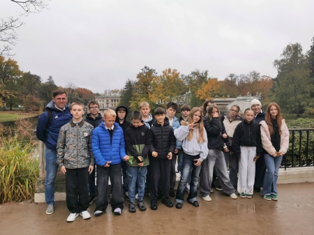 Klasa 6 na lekcji biologii w Łazienkach Królewskich 